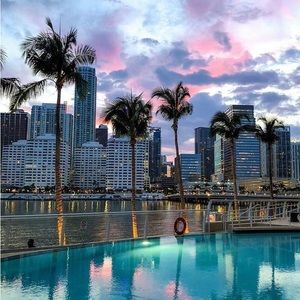 Meet your Posher, DJ